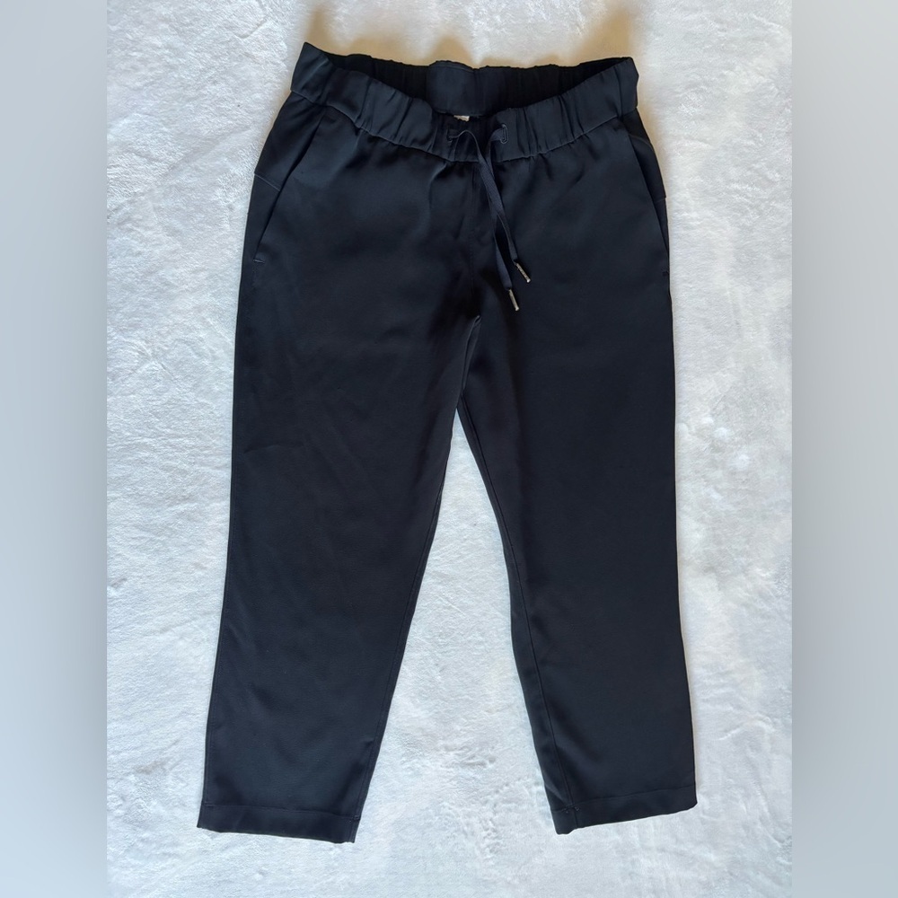 Lululemon Capri Size 6 Black high- rise Joggers Shortened Cropped
